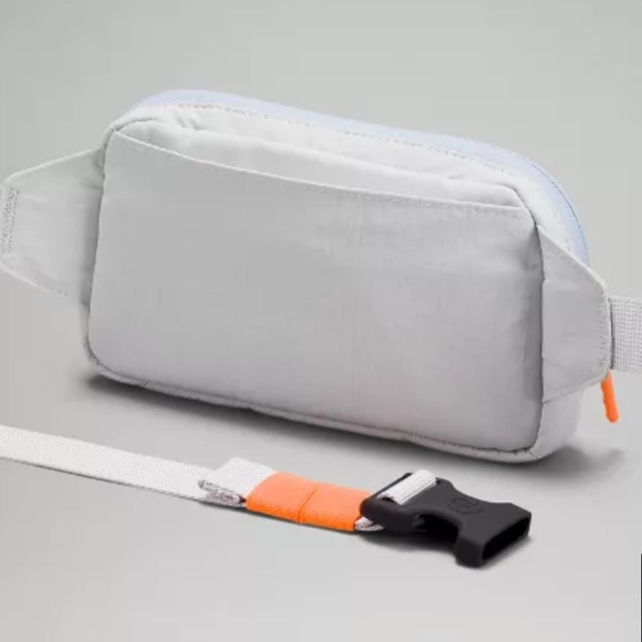 ❤️ Lululemon Mini Belt Bag NWT - Picture 4 of 16